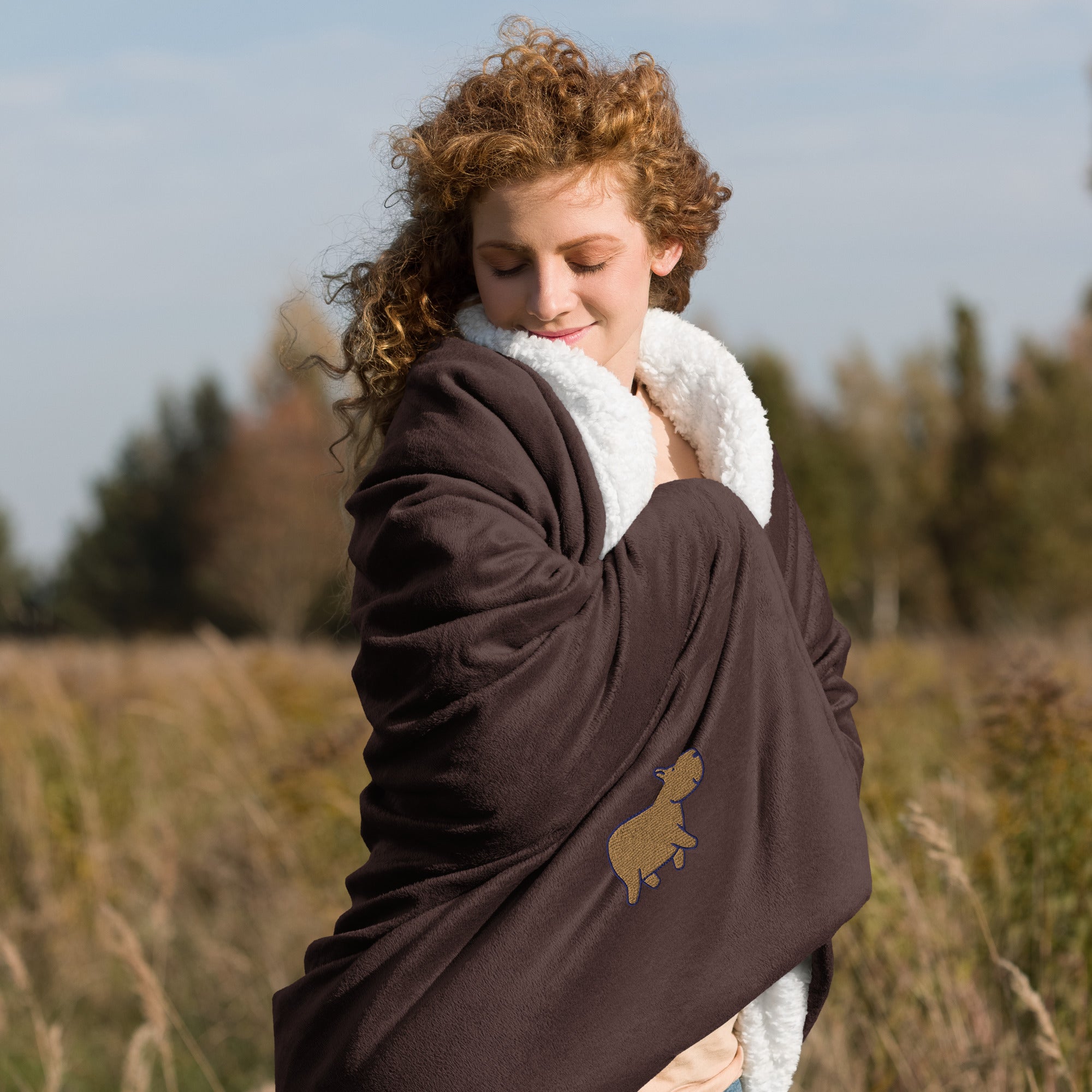 Capybara Premium Embroidered sherpa blanket – Capylove